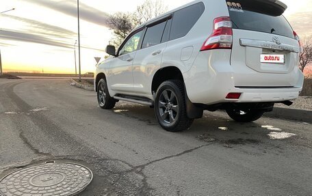 Toyota Land Cruiser Prado 150 рестайлинг 2, 2014 год, 3 750 000 рублей, 11 фотография