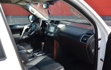 Toyota Land Cruiser Prado 150 рестайлинг 2, 2014 год, 3 750 000 рублей, 28 фотография