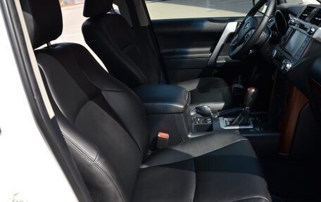 Toyota Land Cruiser Prado 150 рестайлинг 2, 2014 год, 3 750 000 рублей, 27 фотография