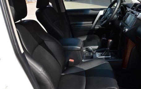 Toyota Land Cruiser Prado 150 рестайлинг 2, 2014 год, 3 750 000 рублей, 30 фотография