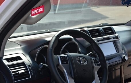 Toyota Land Cruiser Prado 150 рестайлинг 2, 2014 год, 3 750 000 рублей, 32 фотография
