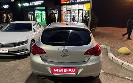 Opel Astra J, 2011 год, 715 000 рублей, 2 фотография