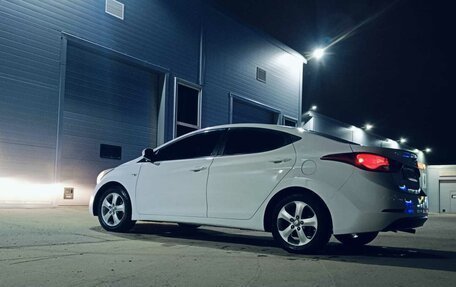 Hyundai Elantra V, 2014 год, 900 000 рублей, 2 фотография