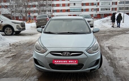 Hyundai Solaris II рестайлинг, 2011 год, 550 000 рублей, 2 фотография