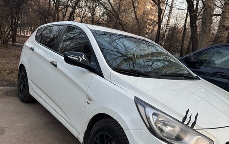 Hyundai Solaris II рестайлинг, 2013 год, 870 000 рублей, 2 фотография