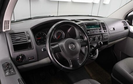 Volkswagen Caravelle T5, 2013 год, 2 149 000 рублей, 6 фотография