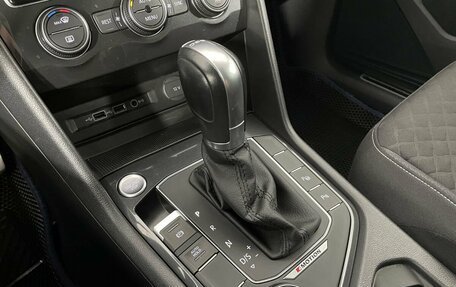 Volkswagen Tiguan II, 2018 год, 2 390 000 рублей, 13 фотография