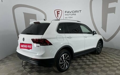 Volkswagen Tiguan II, 2018 год, 2 390 000 рублей, 6 фотография