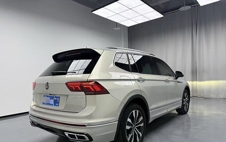 Volkswagen Tiguan II, 2021 год, 2 605 000 рублей, 4 фотография