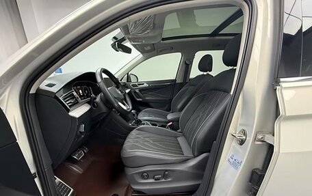 Volkswagen Tiguan II, 2021 год, 2 605 000 рублей, 6 фотография