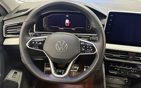 Volkswagen Tiguan II, 2021 год, 2 605 000 рублей, 8 фотография