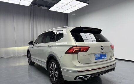 Volkswagen Tiguan II, 2021 год, 2 605 000 рублей, 3 фотография