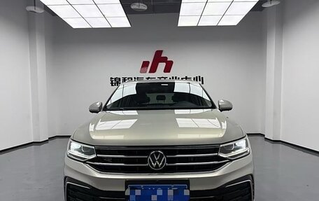 Volkswagen Tiguan II, 2021 год, 2 605 000 рублей, 2 фотография