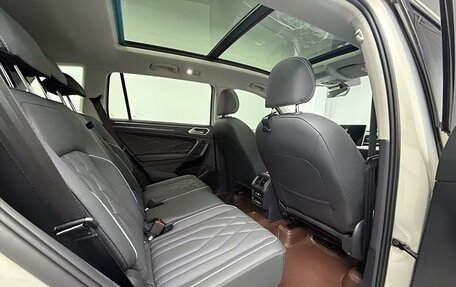 Volkswagen Tiguan II, 2021 год, 2 605 000 рублей, 12 фотография