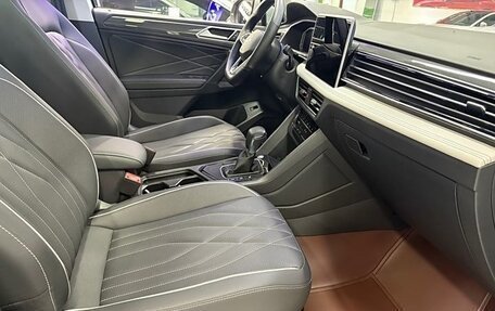 Volkswagen Tiguan II, 2021 год, 2 605 000 рублей, 11 фотография