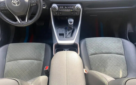 Toyota RAV4, 2022 год, 2 515 000 рублей, 10 фотография
