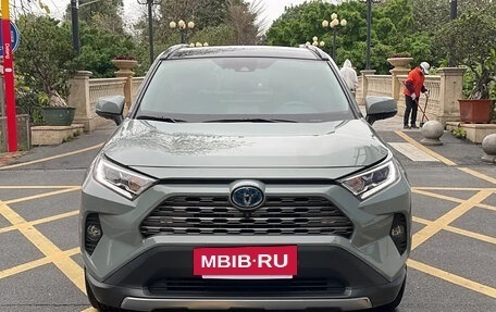 Toyota RAV4, 2021 год, 2 815 000 рублей, 2 фотография