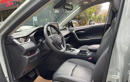 Toyota RAV4, 2021 год, 2 815 000 рублей, 9 фотография