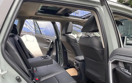 Toyota RAV4, 2021 год, 2 815 000 рублей, 12 фотография