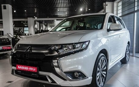 Mitsubishi Outlander III рестайлинг 3, 2022 год, 3 600 000 рублей, 1 фотография