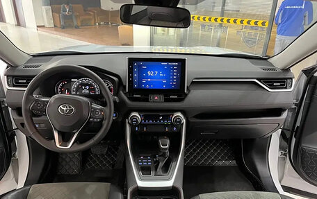 Toyota RAV4, 2022 год, 3 180 011 рублей, 9 фотография