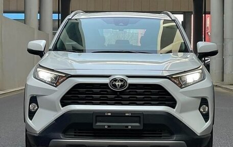 Toyota RAV4, 2021 год, 2 830 000 рублей, 2 фотография