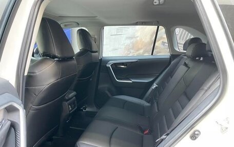 Toyota RAV4, 2021 год, 2 830 000 рублей, 9 фотография
