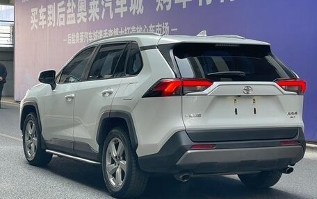 Toyota RAV4, 2021 год, 2 830 000 рублей, 3 фотография
