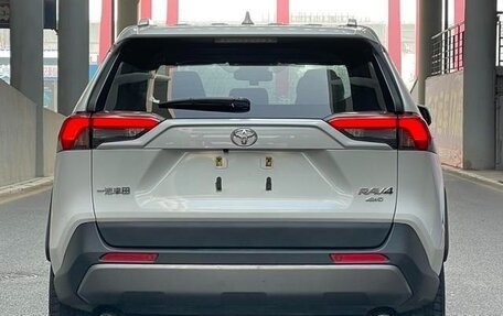 Toyota RAV4, 2021 год, 2 830 000 рублей, 6 фотография