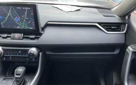 Toyota RAV4, 2021 год, 2 830 000 рублей, 13 фотография