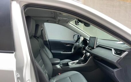 Toyota RAV4, 2021 год, 2 830 000 рублей, 14 фотография