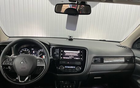 Mitsubishi Outlander III рестайлинг 3, 2018 год, 2 247 000 рублей, 9 фотография