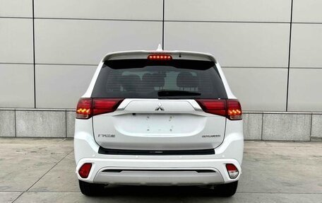 Mitsubishi Outlander III рестайлинг 3, 2022 год, 2 200 011 рублей, 5 фотография