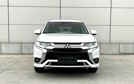 Mitsubishi Outlander III рестайлинг 3, 2022 год, 2 200 011 рублей, 2 фотография