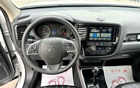Mitsubishi Outlander III рестайлинг 3, 2022 год, 2 200 011 рублей, 9 фотография