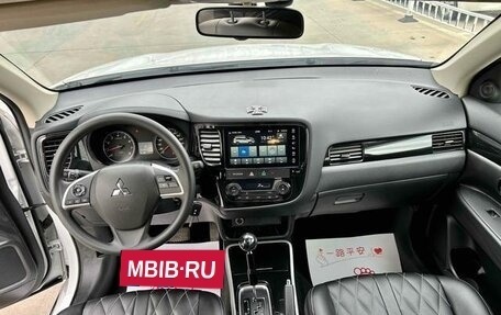 Mitsubishi Outlander III рестайлинг 3, 2022 год, 2 200 011 рублей, 8 фотография