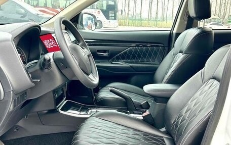 Mitsubishi Outlander III рестайлинг 3, 2022 год, 2 200 011 рублей, 7 фотография