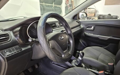 KIA Rio III рестайлинг, 2015 год, 950 000 рублей, 24 фотография