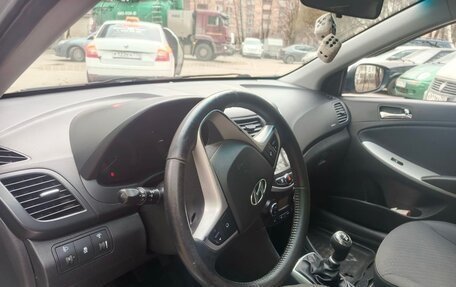 Hyundai Solaris II рестайлинг, 2011 год, 640 000 рублей, 7 фотография