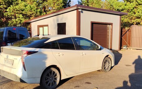 Toyota Prius IV XW50, 2017 год, 2 400 000 рублей, 3 фотография