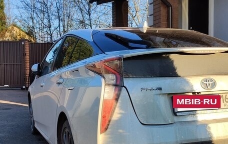 Toyota Prius IV XW50, 2017 год, 2 400 000 рублей, 5 фотография
