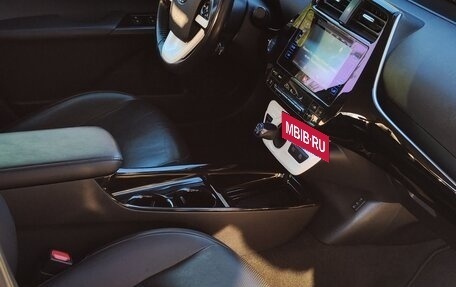 Toyota Prius IV XW50, 2017 год, 2 400 000 рублей, 8 фотография