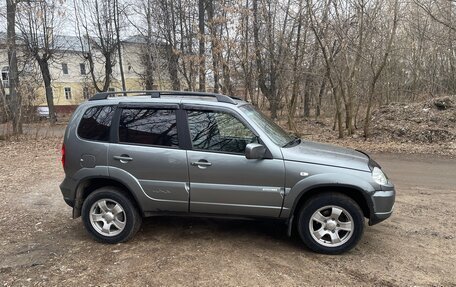 Chevrolet Niva I рестайлинг, 2011 год, 570 000 рублей, 4 фотография