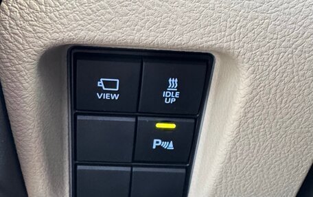 Toyota Land Cruiser Prado 150 рестайлинг 2, 2021 год, 5 899 000 рублей, 32 фотография