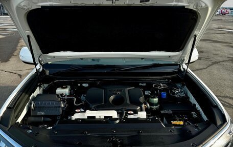 Toyota Land Cruiser Prado 150 рестайлинг 2, 2021 год, 5 899 000 рублей, 37 фотография