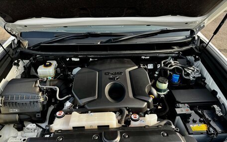Toyota Land Cruiser Prado 150 рестайлинг 2, 2021 год, 5 899 000 рублей, 38 фотография