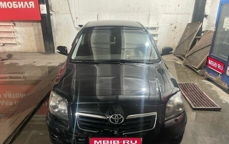 Toyota Avensis III рестайлинг, 2006 год, 900 000 рублей, 1 фотография