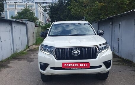 Toyota Land Cruiser Prado 150 рестайлинг 2, 2021 год, 6 300 000 рублей, 2 фотография