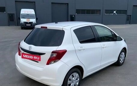 Toyota Vitz, 2014 год, 990 000 рублей, 3 фотография