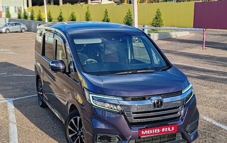 Honda Stepwgn IV, 2018 год, 2 550 000 рублей, 1 фотография